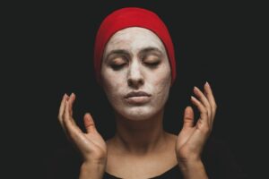 Vrouw met Gezichtsmasker
